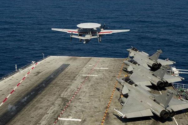 Fransa, Orta Doğu'ya uçak gemisi gönderecek