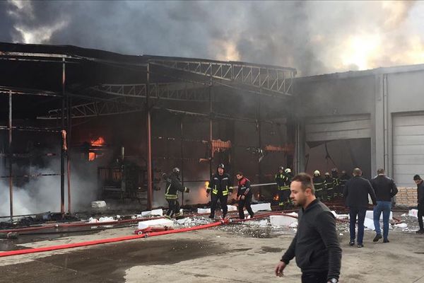 Samsun'da plastik fabrikasında yangın