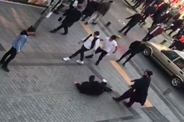 Pendik'te tekmeli yumruklu kavga kamerada