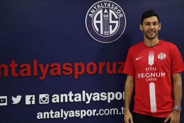 Antalyaspor Veysel Sarı'yı transfer etti