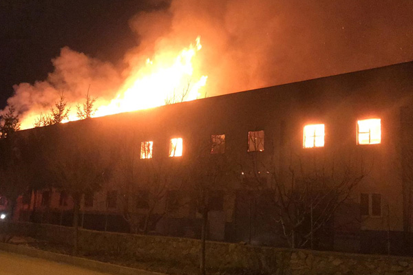 Tarihi handa yangın: Kimyasal maddeler patlayabilir