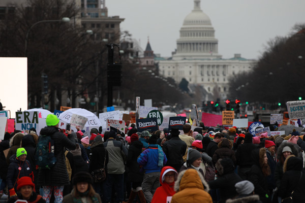 ABD'de binlerce kadın Trump'a karşı yürüdü