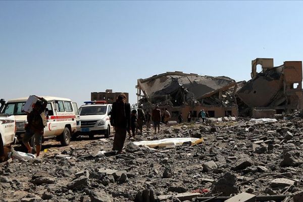 Husilerden Yemen'de askeri kampa saldırı