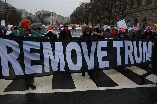 ABD'de Trump karşıtı binlerce kadın yürüdü