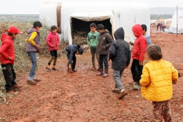 Savaşın çocukları acılarını oyun oynayarak unutmaya çalışıyor