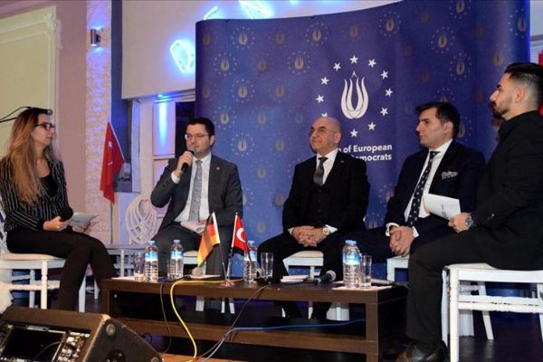 Eski AP Milletvekili Ceyhun Bremen'de Barış Pınarı Harekatı'nı anlattı