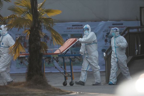 Çin'de 'gizemli hastalığa' yol açan virüsün insandan insana bulaştığı tespit edildi