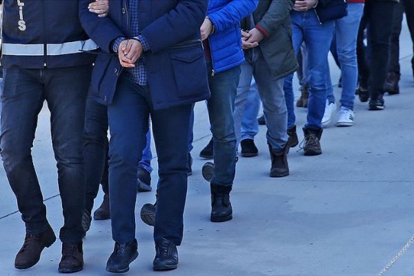 İzmir'de FETÖ operasyonu