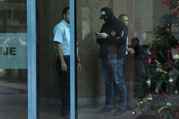 Venezuela'da muhalif lider Guaido'nun ofisine baskın iddiası