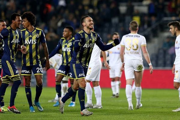Fenerbahçe çeyrek final biletini iki golle aldı
