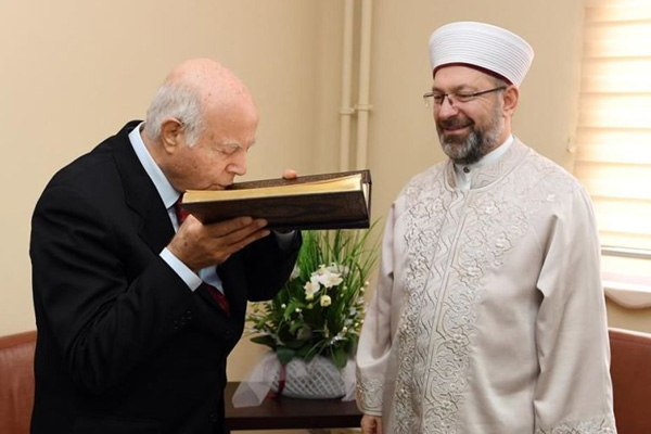 Diyanet İşleri Başkanı Erbaş, Cem Vakfı'nı ziyaret etti