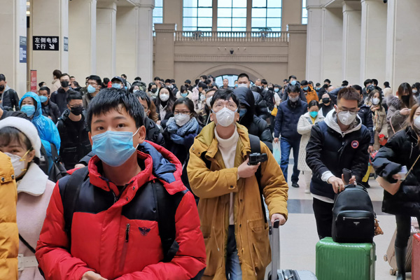 Çin'de salgının başladığı Vuhan şehri dışarıya kapatıldı