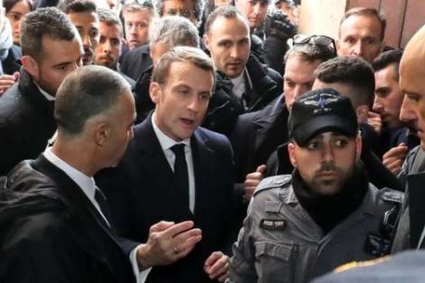 Fransa Cumhurbaşkanı Macron, Kudüs'teki Osmanlı hediyesi önünde İsrail polisi ile tartıştı