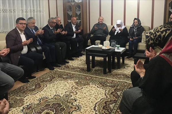 İçişleri Bakanı Soylu Isparta'da taziye ziyareti yaptı