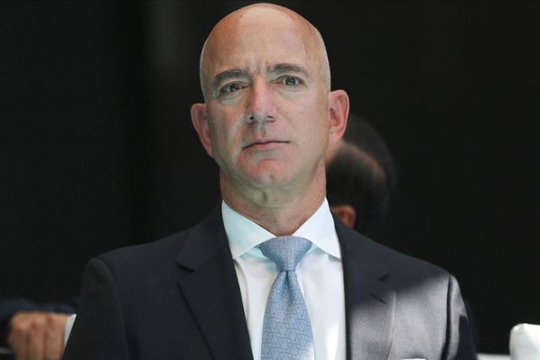 Amazon'un kurucusunun telefonuna kendini yok eden yazılım yüklenmiş olabileceği iddiası