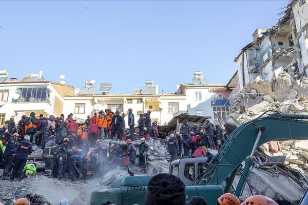 Depremde yaralanan vatandaşlar 'deprem anını' anlattı