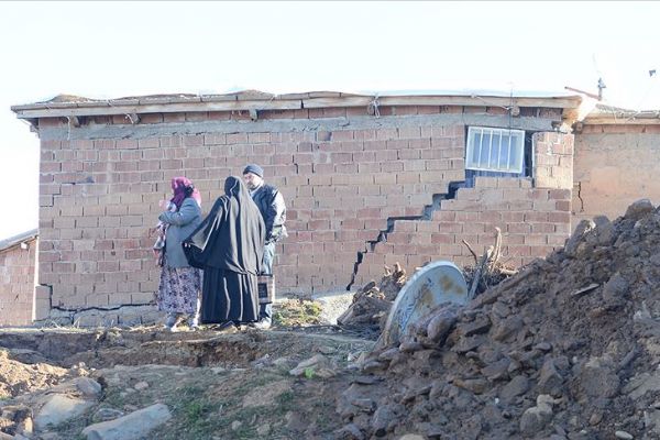 Kızılay deprem bölgesinde sıcak yemek dağıtımına başladı