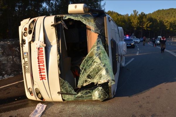 Kahramanmaraş'ta midibüs ile kamyonet çarpıştı: 26 yaralı