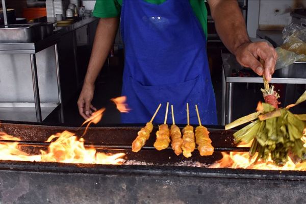 Güneydoğu Asya'nın şiş kebabı 'satay'