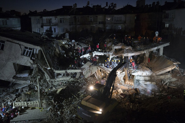 Elazığ'da 6,8 büyüklüğünde deprem: 35 kişi hayatını kaybetti