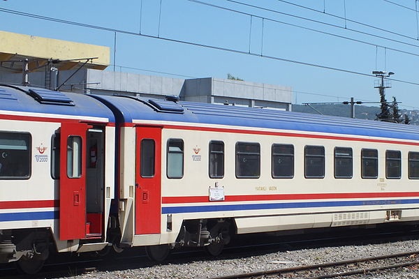 TCDD, yolcu vagonlarını ısıtarak depremzedelerin hizmetine açtı