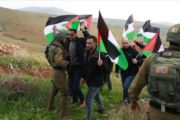 Filistinliler Batı Şeria’da Trump’ın sözde barış planını protesto etti