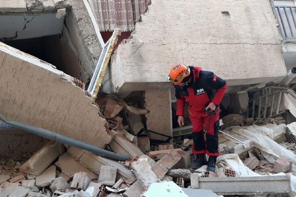 Arama Kurtarma Köpeği Altar’dan büyük başarı