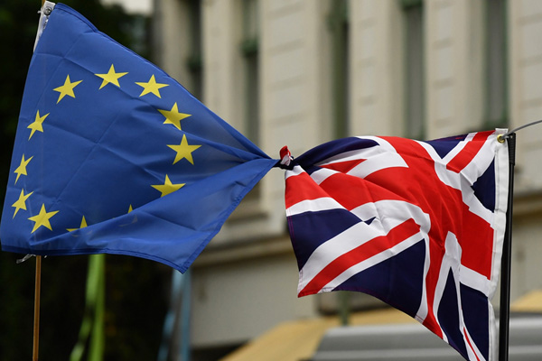 Resmi formaliteler tamamlandı: Brexit'e son 24 saat