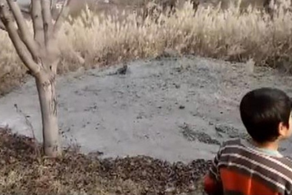 Afetten etkilenen Malatya'da depremden sonra yerden kaynak suyu fışkırdı