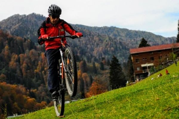 Ayder yaylasından bisikletle iniş keyfi