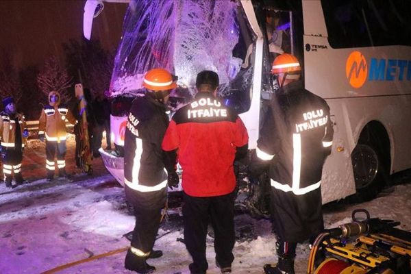 Anadolu Otoyolu'nda zincirleme trafik kazası: 1 ölü, 19 yaralı yaralı