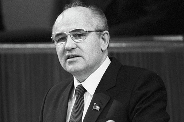 Alman vekil: NATO, Gorbaçov'a verdiği sözü ihlal etti