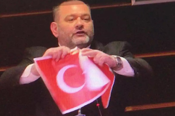 'Yunan kralı da Osman Gazi'nin mezarını tekmelemişti'