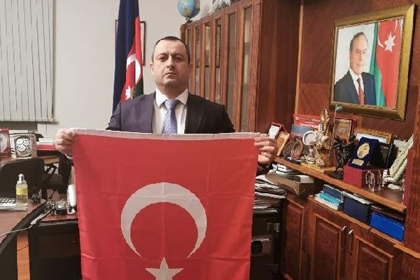 Azerbaycan’dan Yunan vekile sert tepki: Türk bayrağına el uzatanın parmağını kırarız