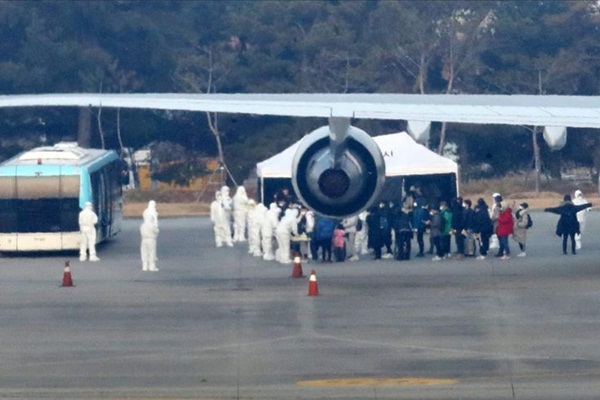 Rusya, Çin'den Almanları tahliye eden uçağın Moskova'ya inmesine müsaade etmedi