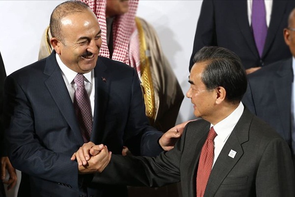 Bakan Çavuşoğlu, Çinli mevkidaşı ile telefonda görüştü
