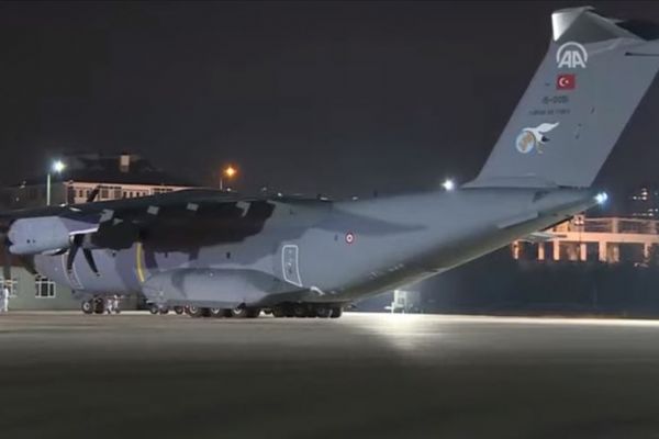 Vuhan'dan Türk vatandaşlarını tahliye eden uçak Ankara'ya indi