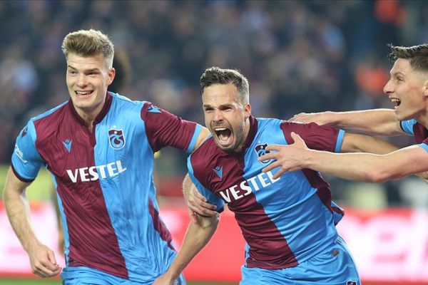 Trabzonspor geriye düştüğü maçı kazandı