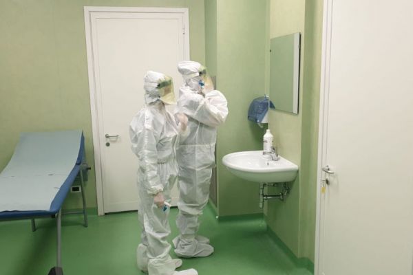 Koronavirüs nedeniyle hayatını kaybedenlerin sayısı 300'ü geçti