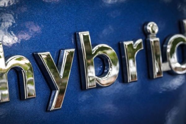 Elektrikli ve hibrit otomobil sayısı bir yılda üçe katlandı