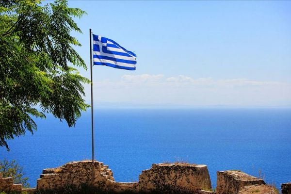 Yunanistan'ın düzensiz göçe karşı yüzen bariyer planı tepkilere yol açtı