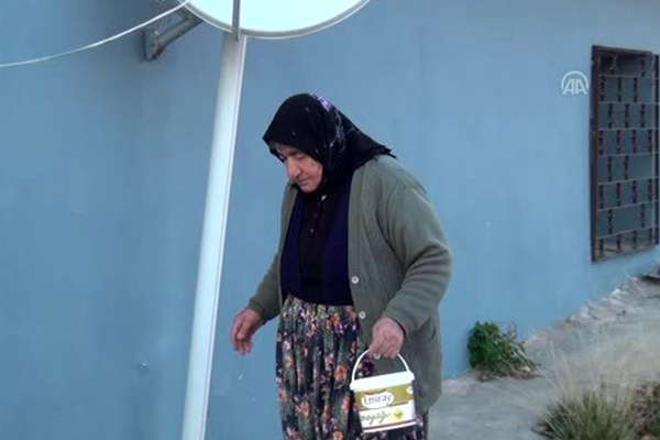 Aşık Veysel'in kızı Zehra Başer vefat etti