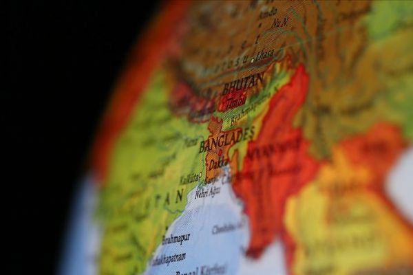 Bangladeş Çin vatandaşları için kapıda vize uygulamasını durdurdu