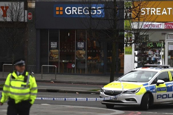 Londra'da bıçaklı saldırı