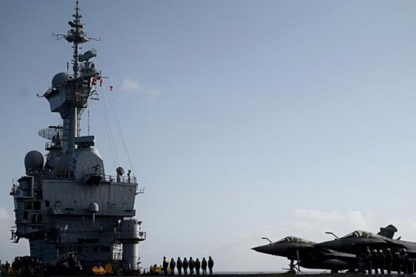 Fransız savaş uçakları Güney Kıbrıs üzerinde uçtu