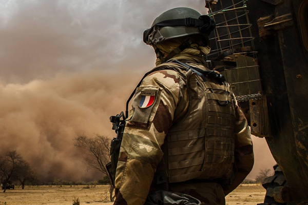 Sahel bölgesindeki Fransız askerlerin sayısı artırılıyor