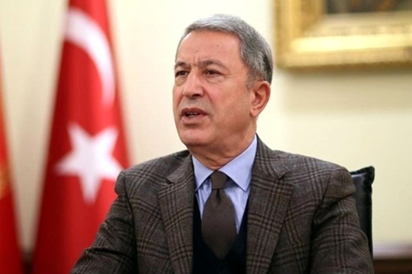 Bakan Akar ve komuta kademesi Suriye sınırında