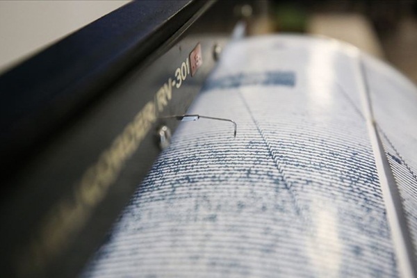 Manisa'da 4,3 ve 4,8 büyüklüğünde iki deprem! Valilikten açıklama