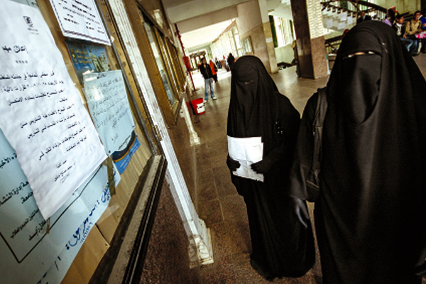 Mısır'da peçe yasağı tüm üniversitelere yayılıyor