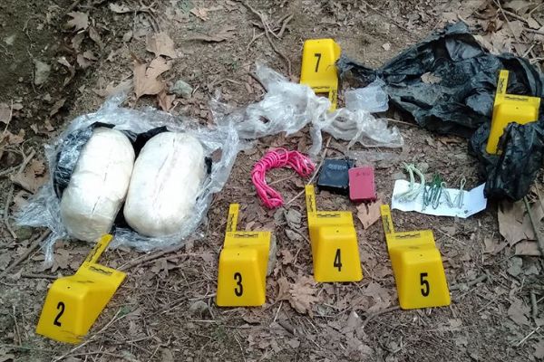 İçişleri Bakanlığı: Büyükşehirlerde eylem hazırlığındaki 2 terörist yakalandı